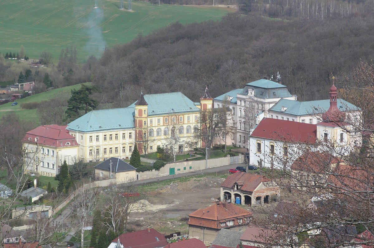 Zámek Kostomlaty pod Milešovkou