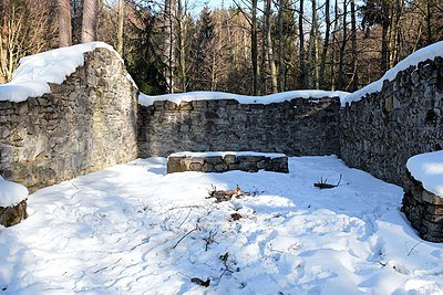 zřícenina kostela svatého Linharta