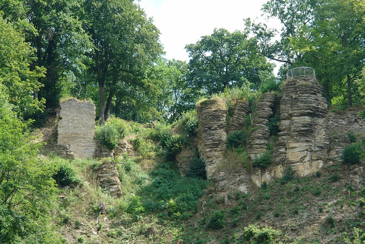 zřícenina hradu Výrov