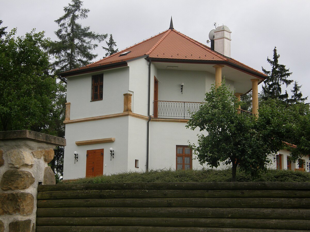 Lovecký zámek Lhota Rapotina