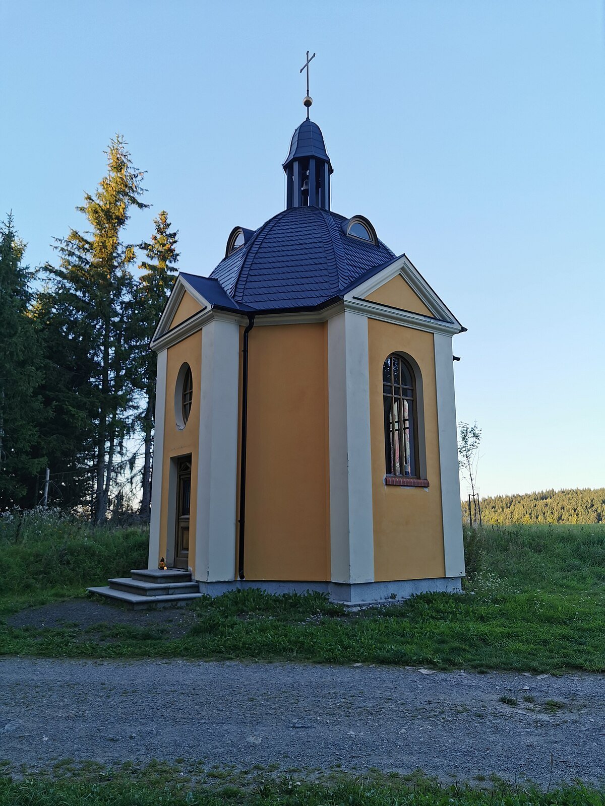 Kaplička u Horní Blatné