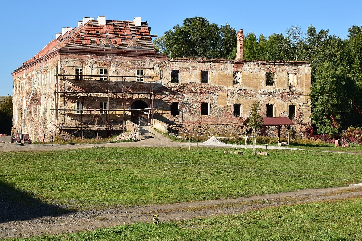 Zámek Pětipsy (zřícenina)