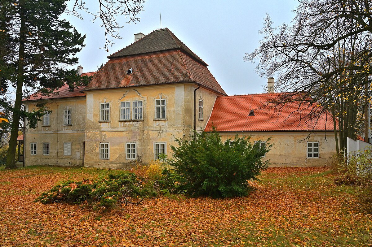 Zámek Lesní Hluboké